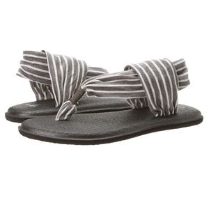 NWOT Sanuk grey striped fabric yoga sling sandals flip flops size 9